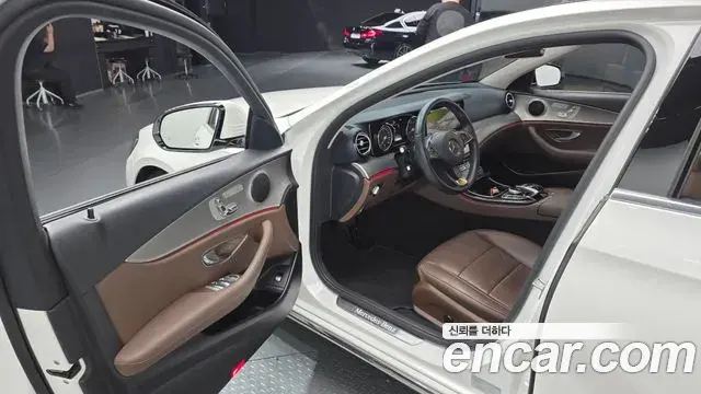 Mercedes-Benz E-Class 2018 — ფოტო 2/20