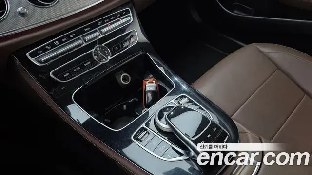 Mercedes-Benz E-Class 2018 — ფოტო 8/20