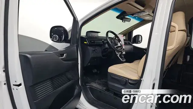 Hyundai Staria 2022 — Photo 3/20