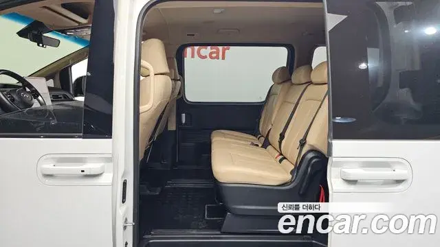 Hyundai Staria 2022 — Photo 9/20