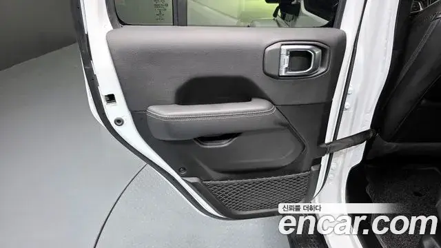 Jeep Wrangler 2022 — Photo 25/35