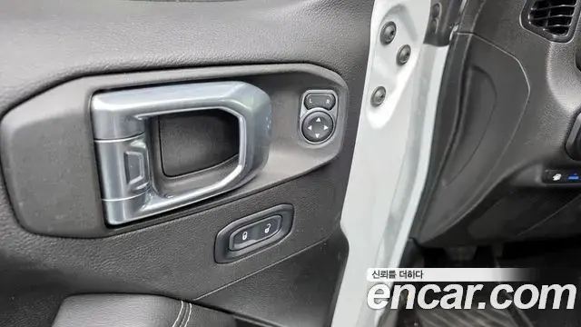 Jeep Wrangler 2022 — Photo 32/35
