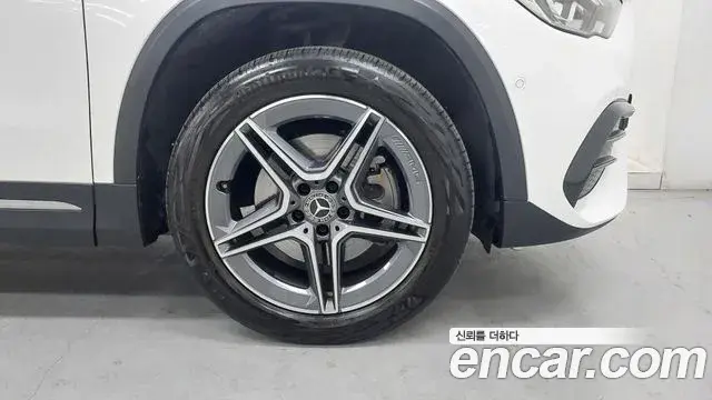 Mercedes-Benz GLA-Class 2023 — ფოტო 19/20