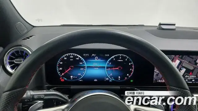 Mercedes-Benz GLA-Class 2023 — ფოტო 14/20