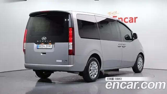 Hyundai Staria 2025 — Фото 2/20