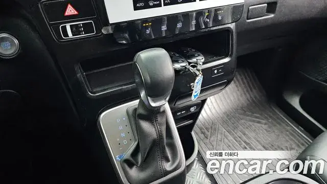 Hyundai Staria 2025 — Фото 9/20