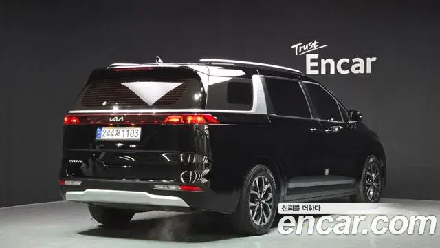 Kia Carnival 2023 — Фото 2/20