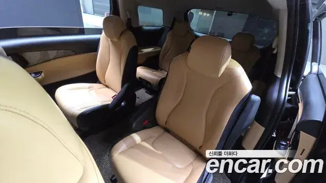 Kia Carnival 2023 — Фото 12/20