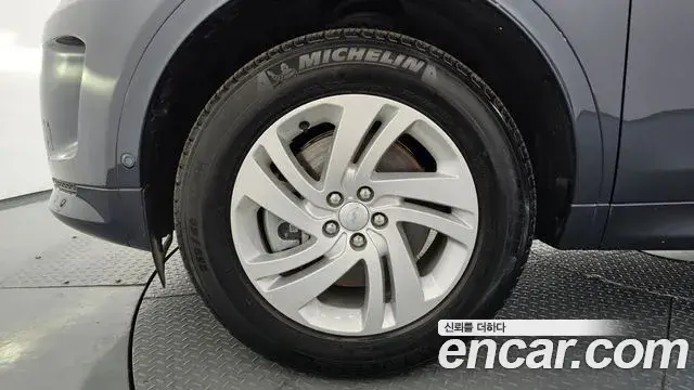 Land Rover Discovery Sport 2025 — ფოტო 27/39