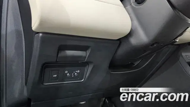 Land Rover Discovery Sport 2025 — ფოტო 2/39