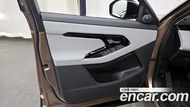 Land Rover Range Rover Evoque 2025 — ფოტო 22/32