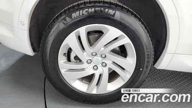 Land Rover Discovery Sport 2025 — ფოტო 13/31