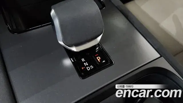 Land Rover Discovery Sport 2025 — ფოტო 14/31
