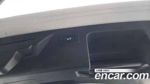 Land Rover Discovery Sport 2025 — ფოტო 7/31