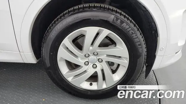 Land Rover Discovery Sport 2025 — ფოტო 30/31