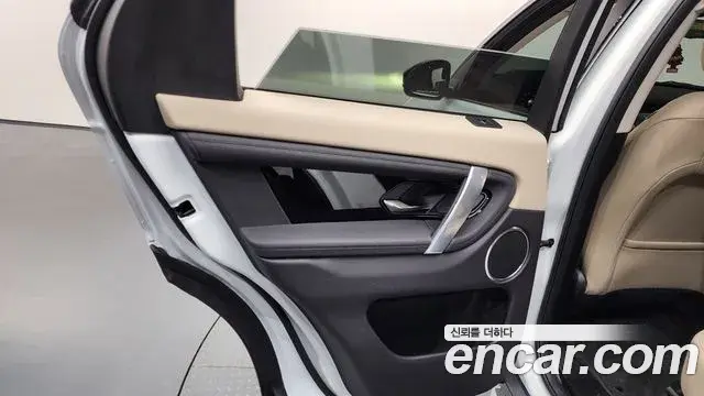 Land Rover Discovery Sport 2025 — ფოტო 28/31