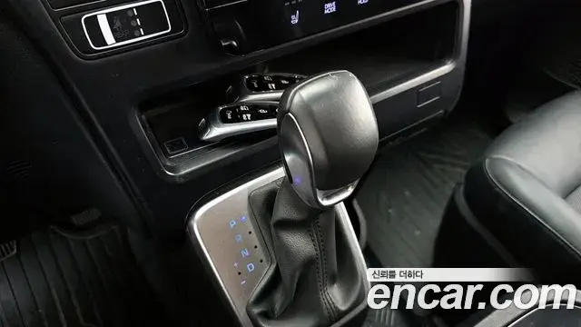 Hyundai Staria 2023 — Photo 15/30