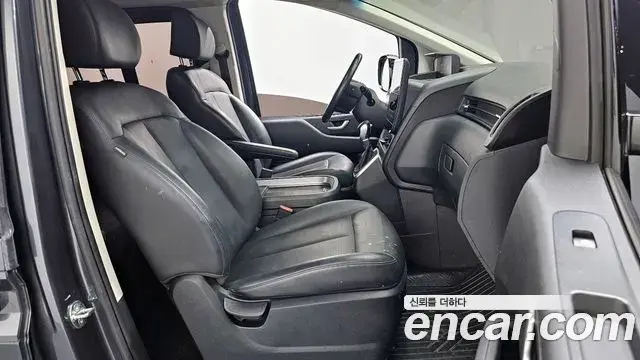 Hyundai Staria 2023 — Photo 8/30