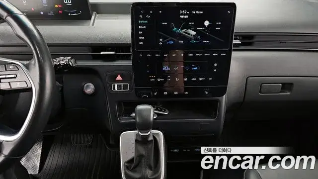 Hyundai Staria 2023 — Photo 3/30