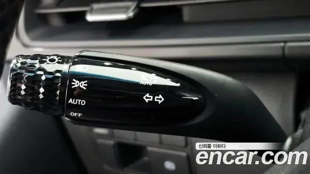 Hyundai Staria 2023 — Photo 6/30