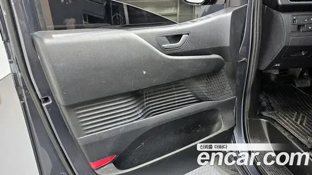 Hyundai Staria 2023 — Photo 14/30