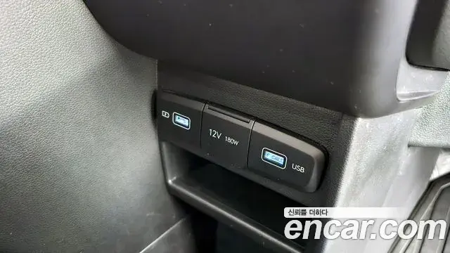 Hyundai Staria 2023 — Photo 21/30