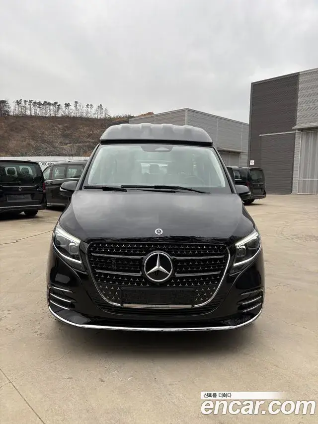 Mercedes-Benz V-Class 2025 — Photo 11/17