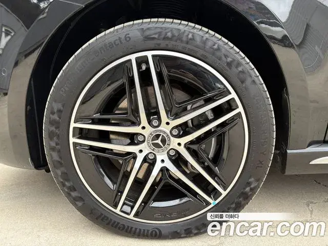 Mercedes-Benz V-Class 2025 — Photo 9/17
