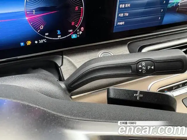 Mercedes-Benz V-Class 2025 — Photo 13/17
