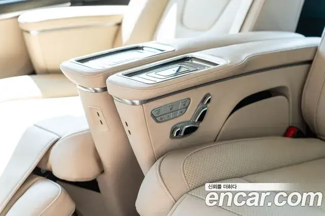 Mercedes-Benz V-Class 2025 — Photo 5/17