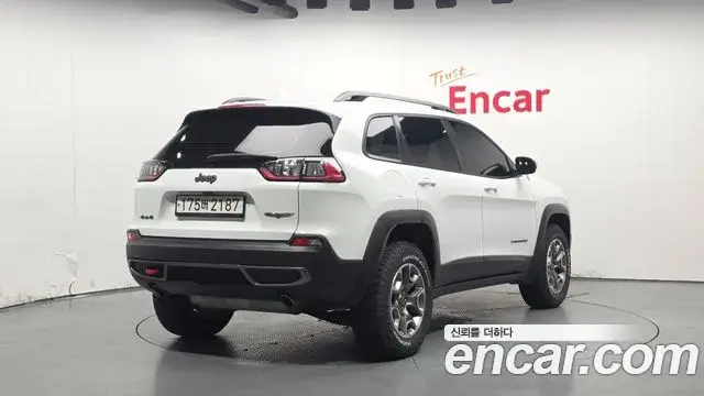 Jeep Cherokee 2021 — Şəkil 12/30