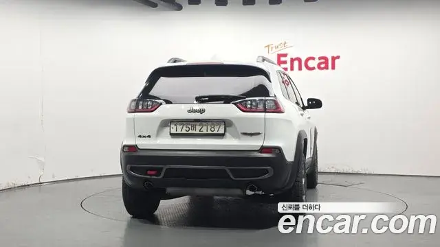 Jeep Cherokee 2021 — Şəkil 27/30