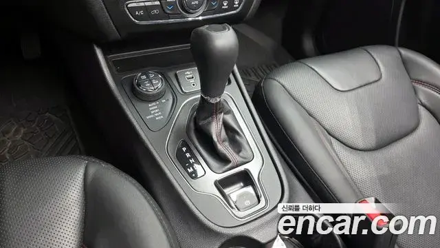 Jeep Cherokee 2021 — Şəkil 16/30