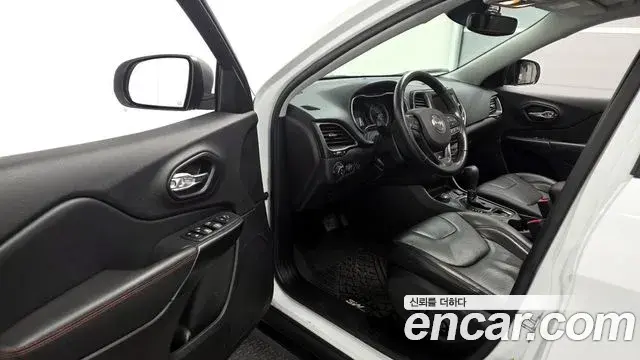 Jeep Cherokee 2021 — Şəkil 17/30