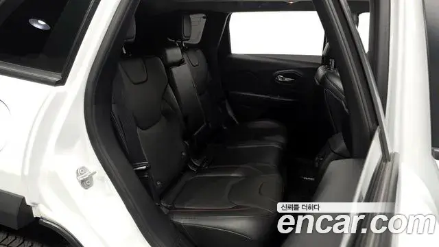 Jeep Cherokee 2021 — Şəkil 19/30