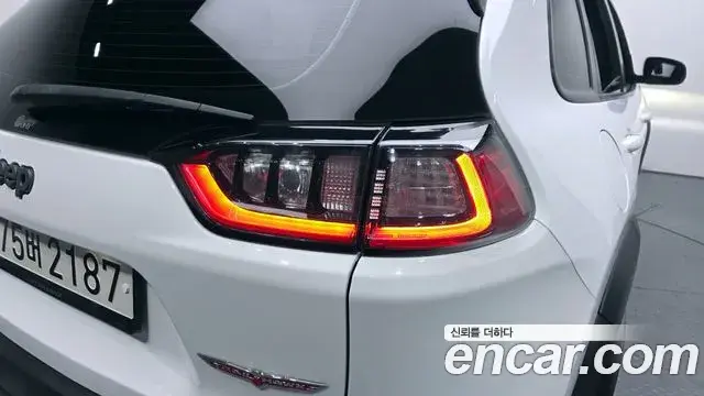 Jeep Cherokee 2021 — Şəkil 10/30