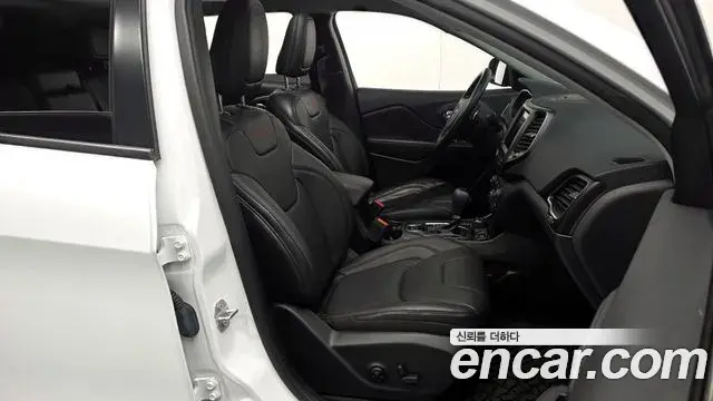 Jeep Cherokee 2021 — Şəkil 24/30