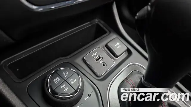 Jeep Cherokee 2021 — Şəkil 13/30