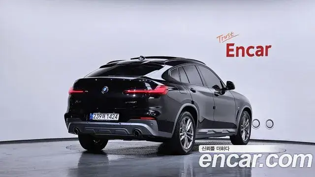 BMW X4 2021 — Şəkil 27/32