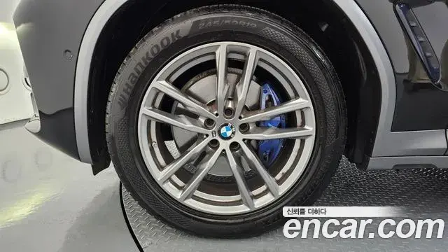 BMW X4 2021 — Şəkil 16/32