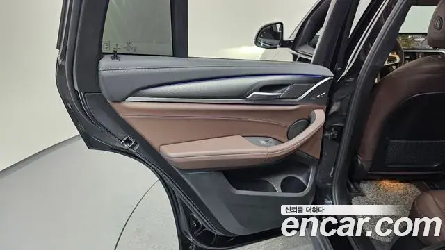 BMW X4 2021 — Şəkil 12/32