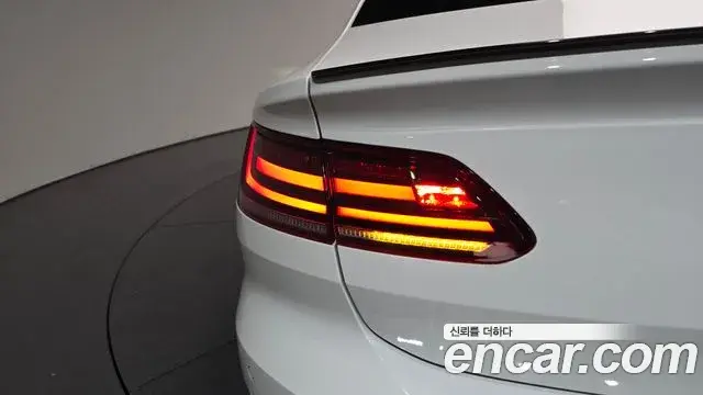 Volkswagen Arteon 2019 — Şəkil 20/35