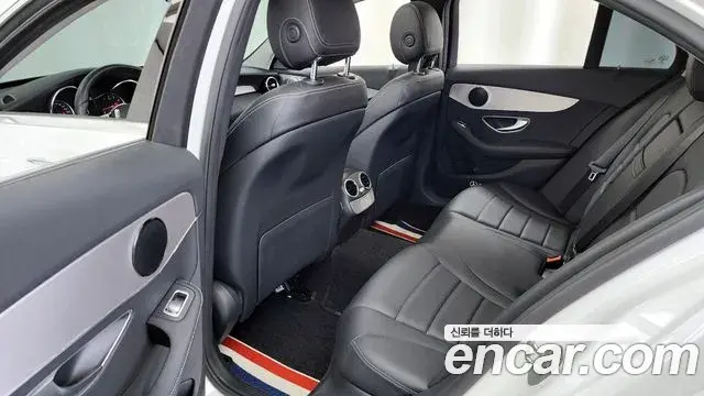 Mercedes-Benz C-Class 2020 — ფოტო 23/30