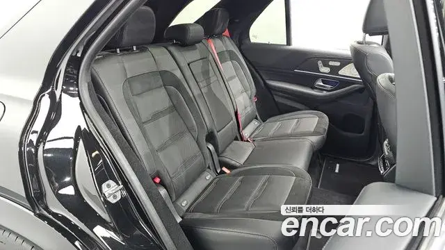 Mercedes-Benz GLE-Class 2024 — Photo 20/33