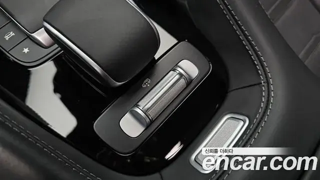 Mercedes-Benz GLE-Class 2024 — Photo 17/33