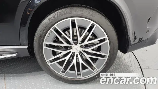 Mercedes-Benz GLE-Class 2024 — Photo 18/33