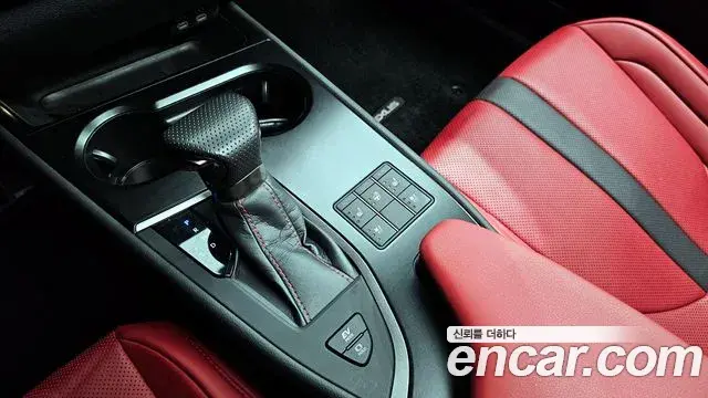 Lexus UX250h 2023 — ფოტო 22/30