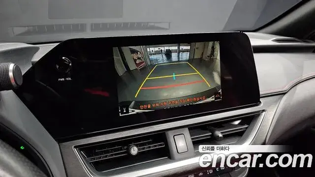 Lexus UX250h 2023 — ფოტო 21/30