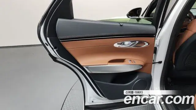 Genesis GV70 2021 — Şəkil 27/37