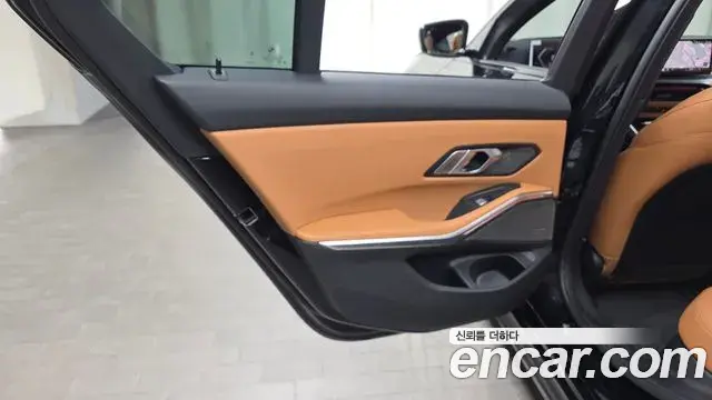 BMW 3 Series 2025 — Photo 19/33